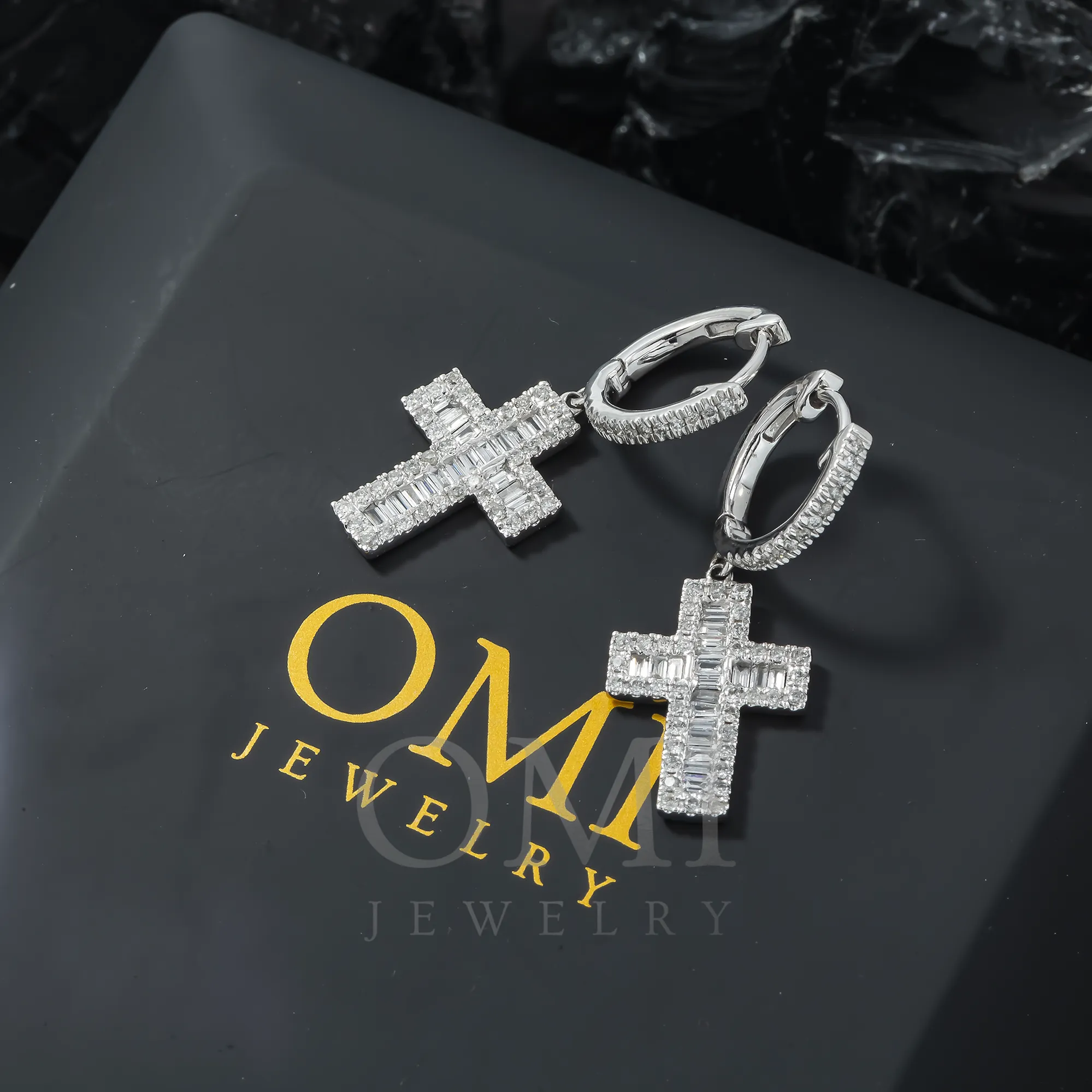 10K GOLD BAGUETTE AND ROUND DIAMOND CROSS HOOP EARRINGS 1.10 CTW
