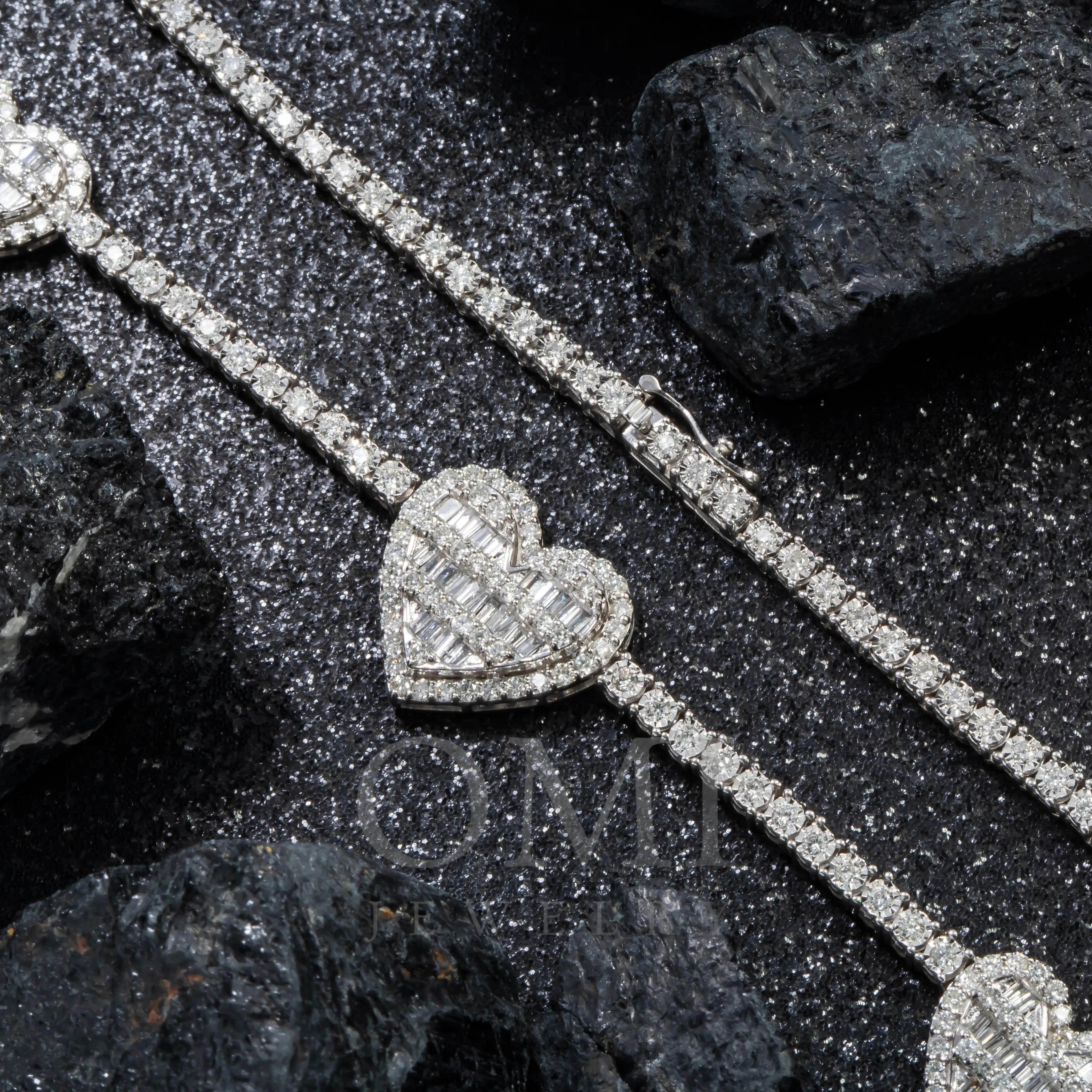 10K GOLD BAGUETTE AND ROUND DIAMOND HEART CHAIN 4.65 CT